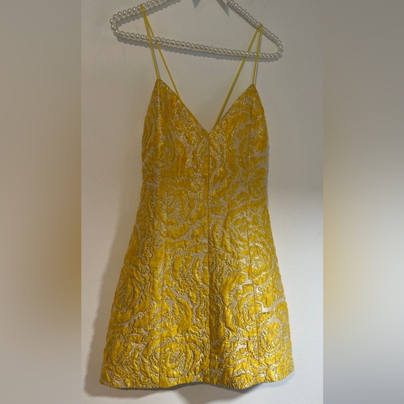 Alice + Olivia Yellow & Metallic Yellow Gold Mini Dress Size 0 Alice + Olivia Yellow & Metallic Yellow Gold Mini Dress Size 0
